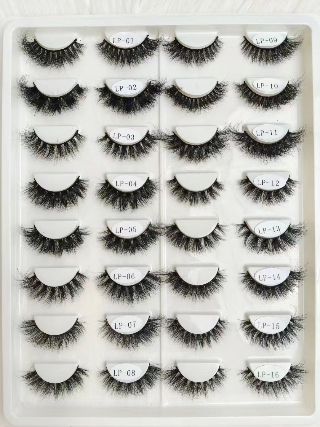 Werten Sie Ihren Alltagslook mit unserer Auswahl an hochwertigen Wimpern auf: von natürlich bis dramatisch
