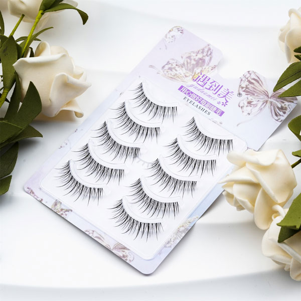 Machen Sie sich bereit für einen alltäglichen, flauschigen Look mit den Clear Band Daily Eyelashes