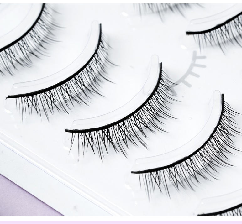 Entdecken Sie die Schönheit der klaren Band -Wimpern für einen natürlichen Look