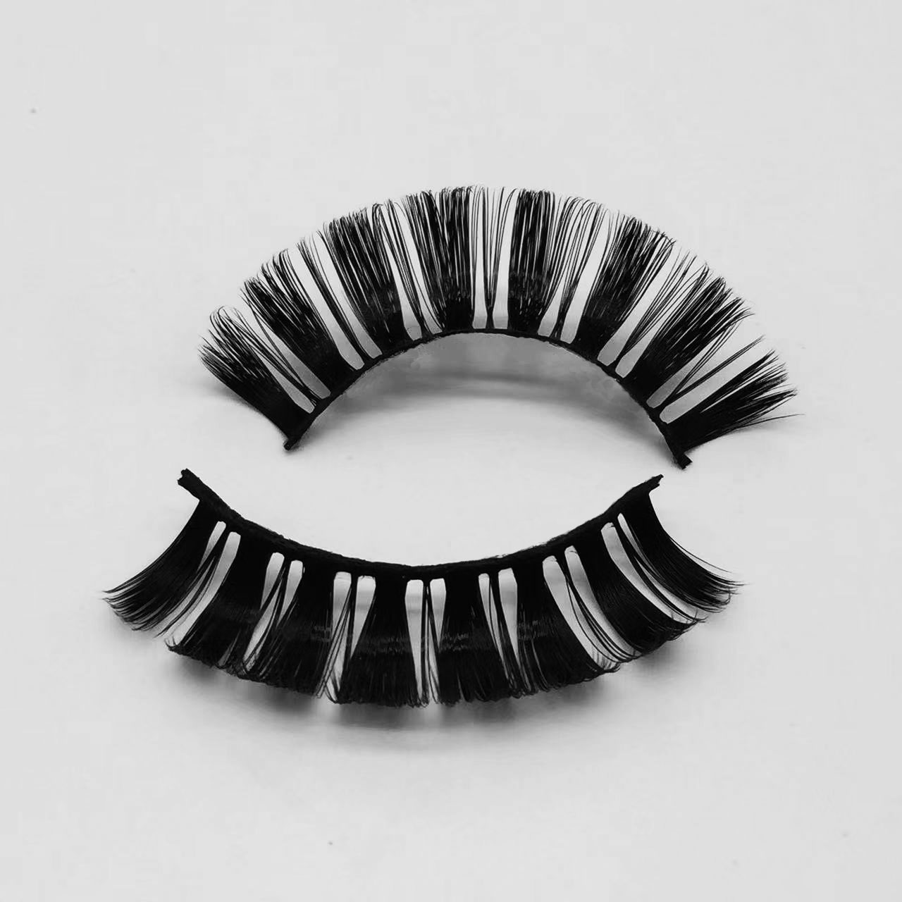 Der Aufstieg russischer Lockenwimpern: Der jüngste Trend in dramatischen falschen Wimpern