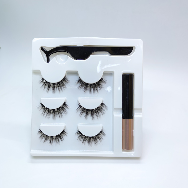 Handgefertigte künstliche Wimpern im natürlichen 6D-Look