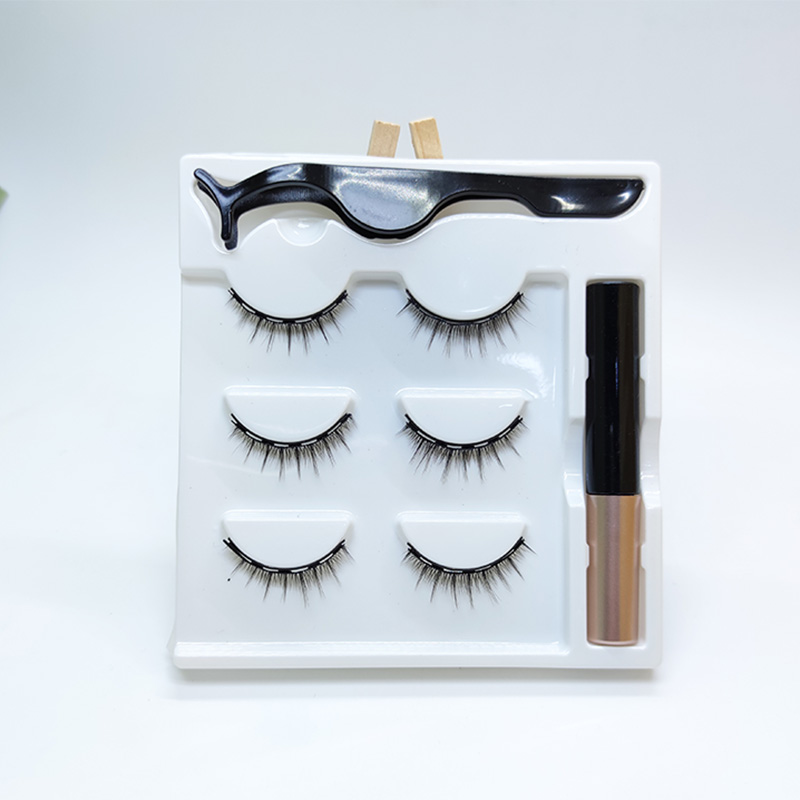 Natürliche magnetische Wimpern mit Eyeliner